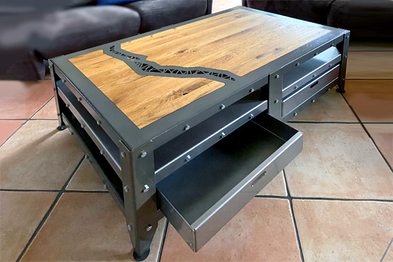 Couchtisch - Metall und Holz - Ornament